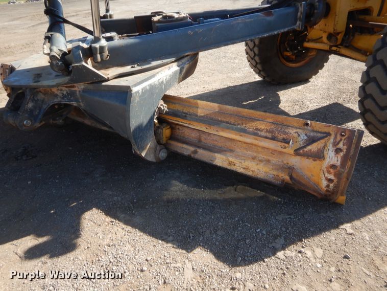 image for item DJ2087 2005 John Deere 672D  motor grader