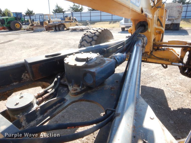 image for item DJ2087 2005 John Deere 672D  motor grader