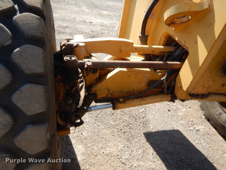 image for item DJ2087 2005 John Deere 672D  motor grader