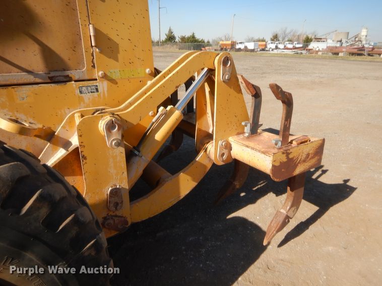 image for item DJ2087 2005 John Deere 672D  motor grader