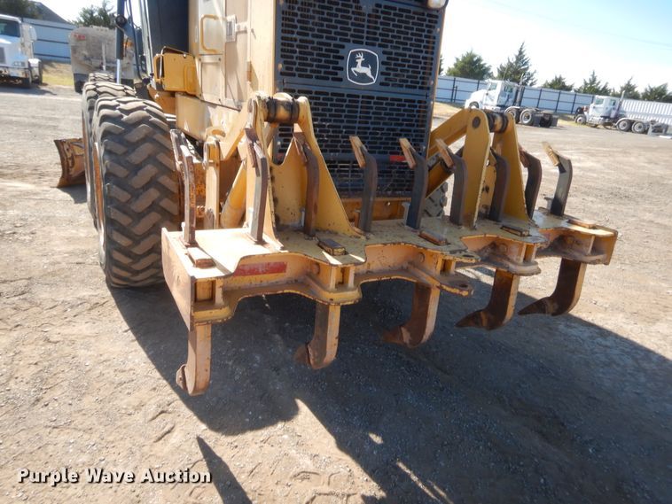 image for item DJ2087 2005 John Deere 672D  motor grader
