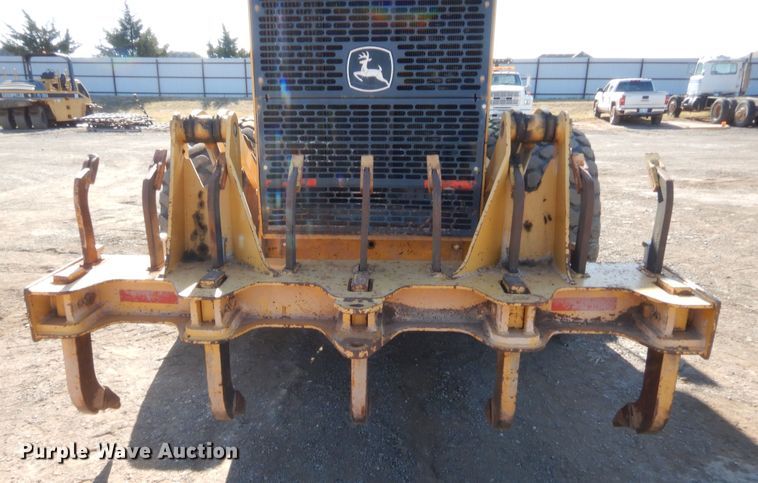 image for item DJ2087 2005 John Deere 672D  motor grader