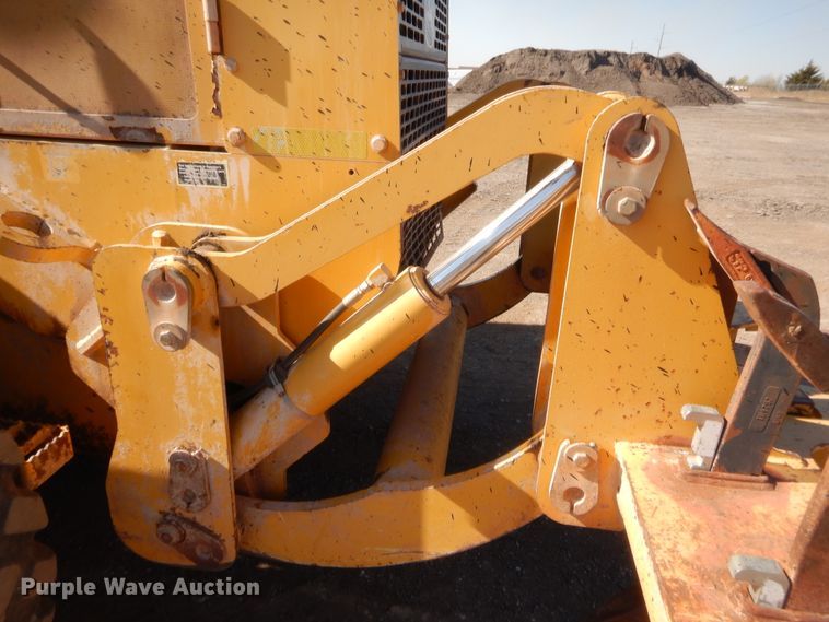 image for item DJ2087 2005 John Deere 672D  motor grader