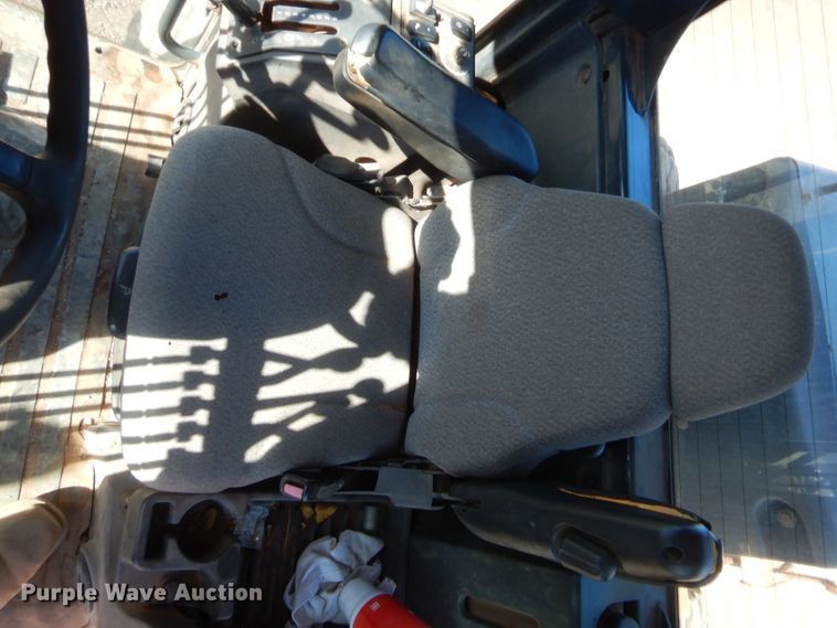 image for item DJ2087 2005 John Deere 672D  motor grader