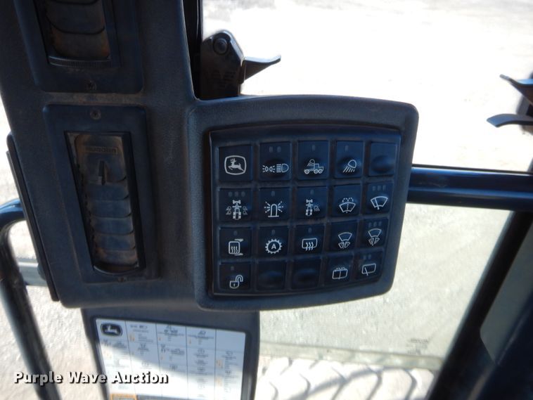 image for item DJ2087 2005 John Deere 672D  motor grader