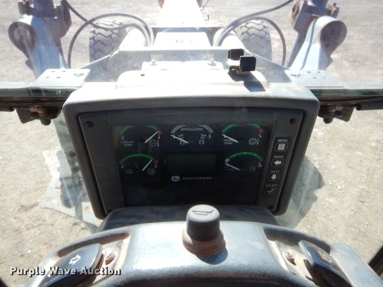 image for item DJ2087 2005 John Deere 672D  motor grader