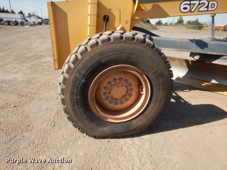 image for item DJ2087 2005 John Deere 672D  motor grader