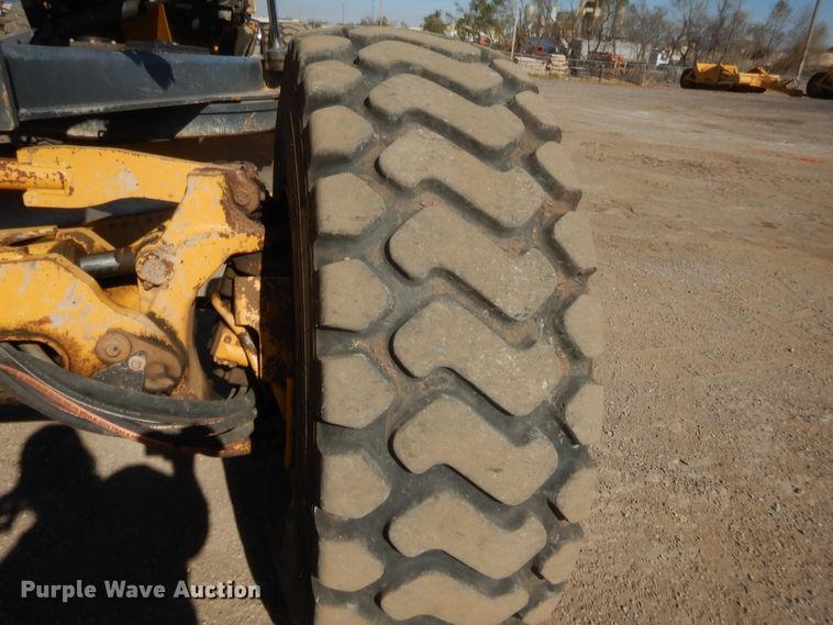 image for item DJ2087 2005 John Deere 672D  motor grader