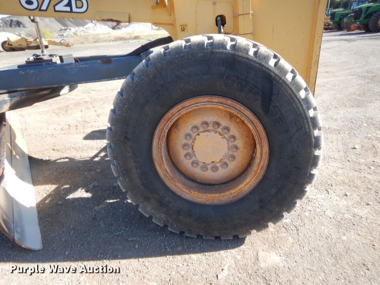 image for item DJ2087 2005 John Deere 672D  motor grader