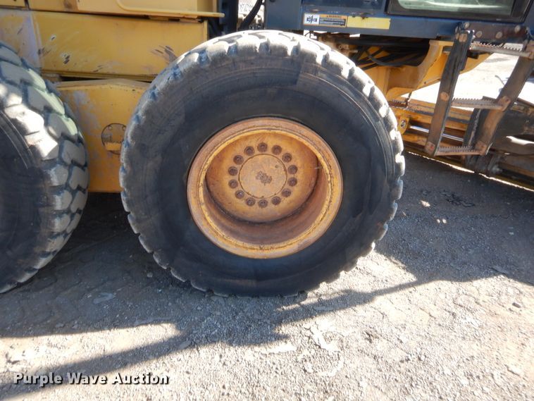 image for item DJ2087 2005 John Deere 672D  motor grader