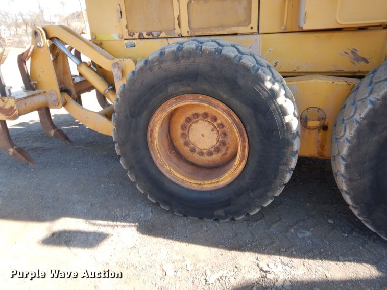 image for item DJ2087 2005 John Deere 672D  motor grader