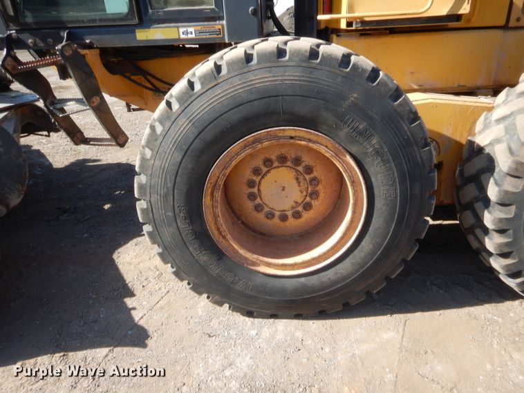 image for item DJ2087 2005 John Deere 672D  motor grader