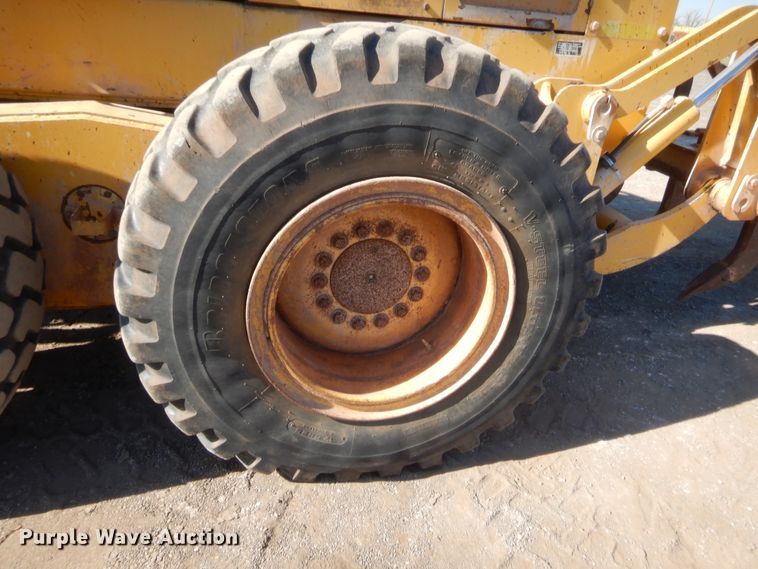 image for item DJ2087 2005 John Deere 672D  motor grader