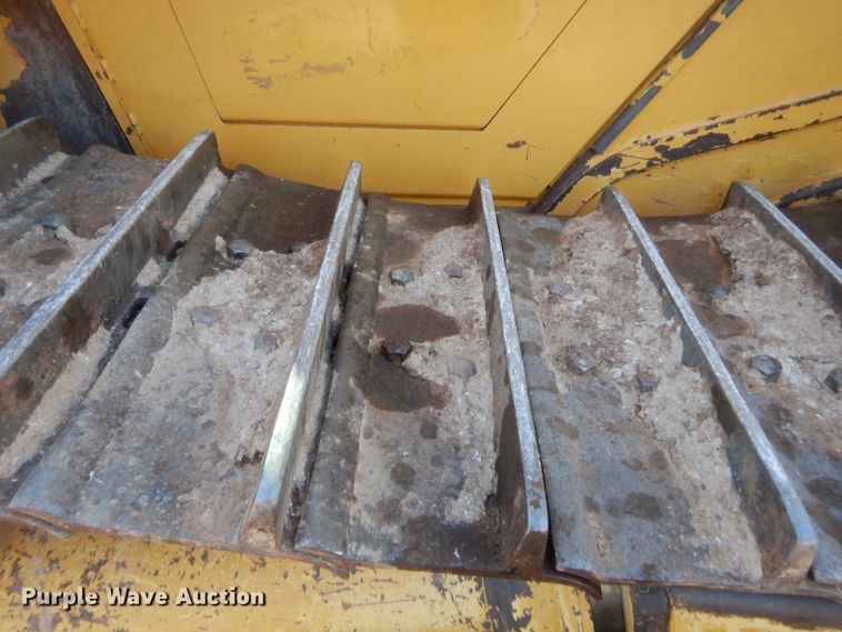 image for item DJ2095 2012 Caterpillar D6T XL  dozer