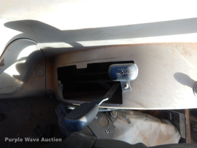 image for item DJ2114 2013 Kubota M7040D  MFWD tractor