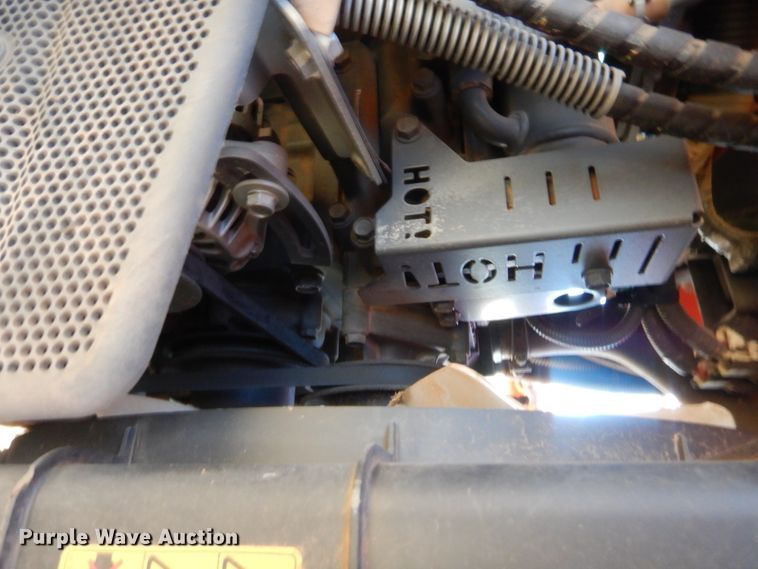 image for item DJ2114 2013 Kubota M7040D  MFWD tractor