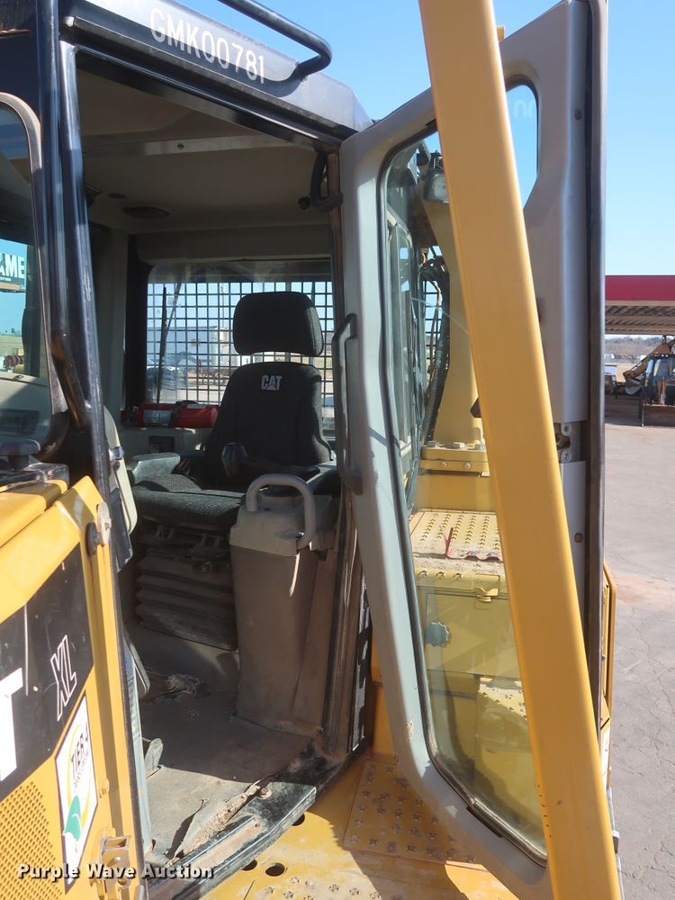 image for item DJ2295 2012 Caterpillar D6T XL  dozer