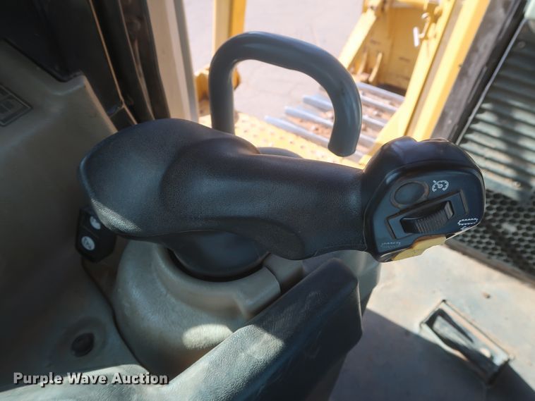 image for item DJ2295 2012 Caterpillar D6T XL  dozer