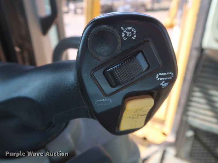 image for item DJ2295 2012 Caterpillar D6T XL  dozer