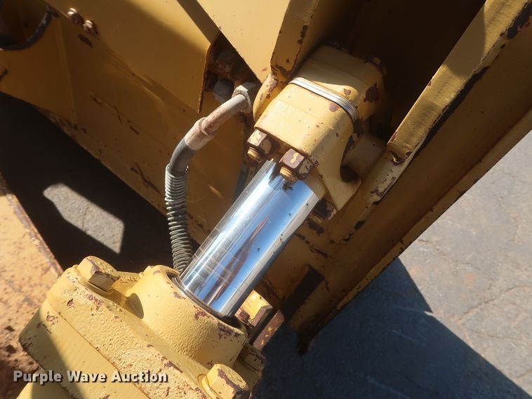 image for item DJ2295 2012 Caterpillar D6T XL  dozer