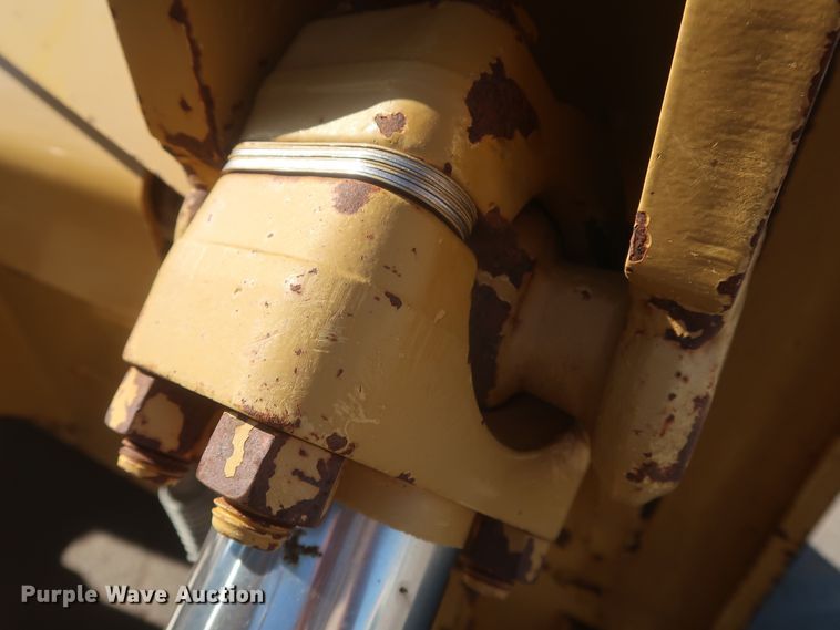 image for item DJ2295 2012 Caterpillar D6T XL  dozer