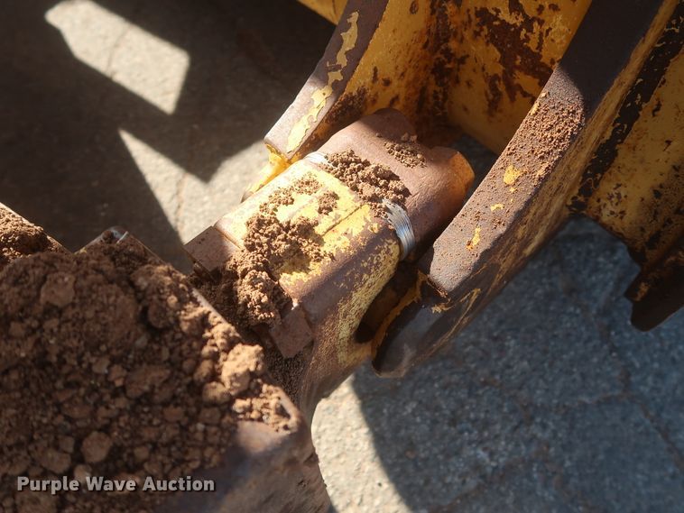 image for item DJ2295 2012 Caterpillar D6T XL  dozer