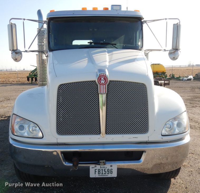 image for item DJ5775 2014 Kenworth T370  service truck