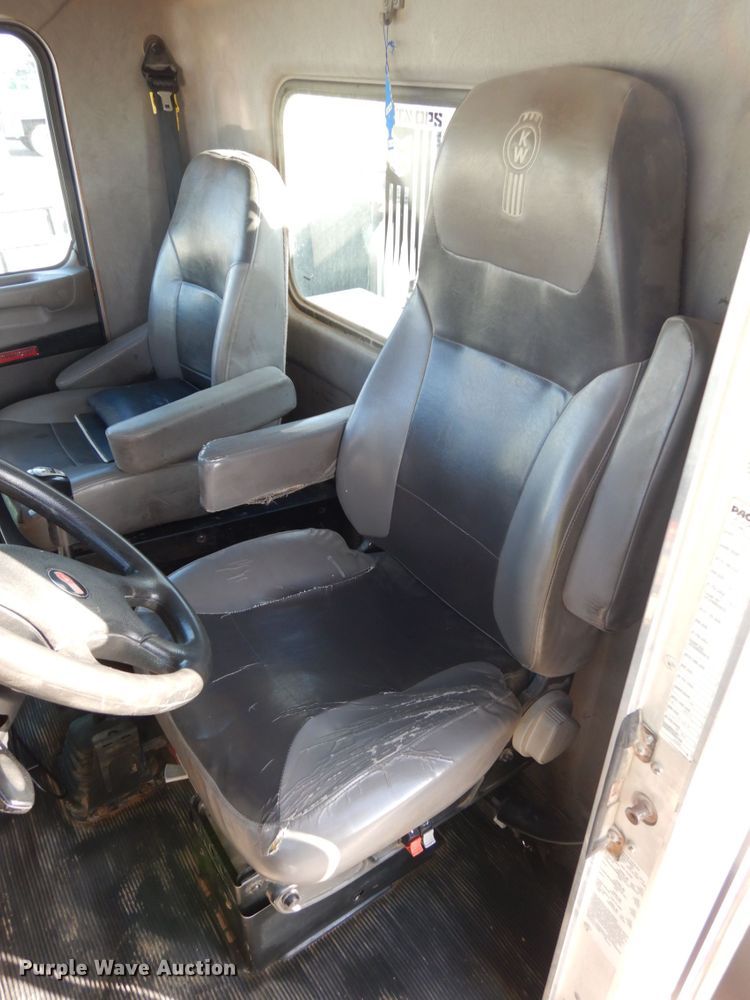 image for item DJ5775 2014 Kenworth T370  service truck