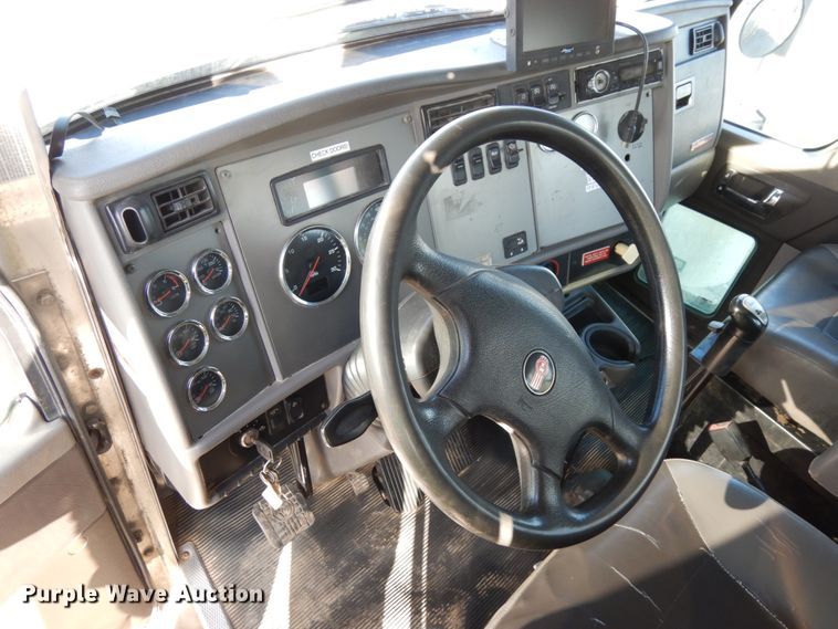 image for item DJ5775 2014 Kenworth T370  service truck