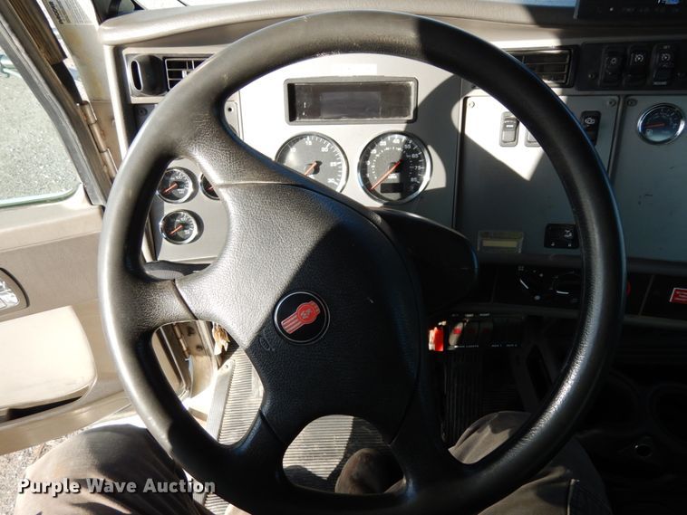 image for item DJ5775 2014 Kenworth T370  service truck