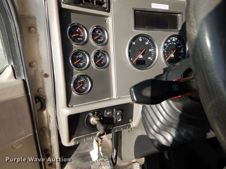 image for item DJ5775 2014 Kenworth T370  service truck