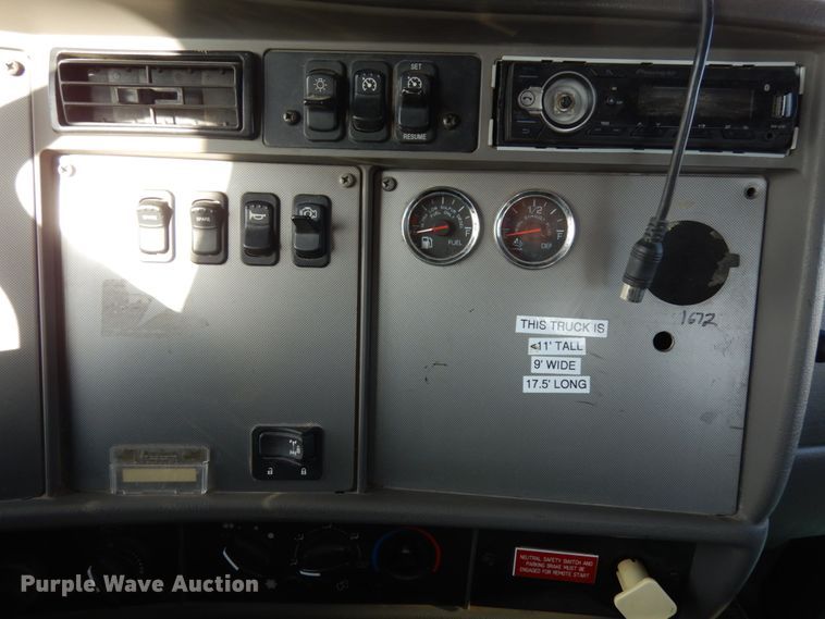 image for item DJ5775 2014 Kenworth T370  service truck