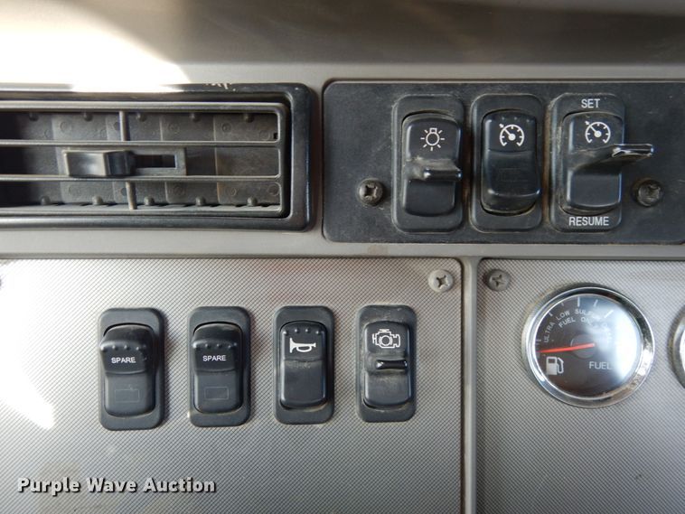 image for item DJ5775 2014 Kenworth T370  service truck