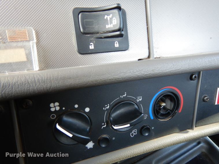 image for item DJ5775 2014 Kenworth T370  service truck