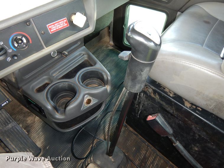 image for item DJ5775 2014 Kenworth T370  service truck