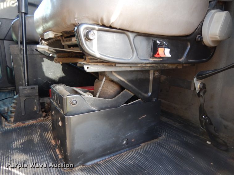 image for item DJ5775 2014 Kenworth T370  service truck