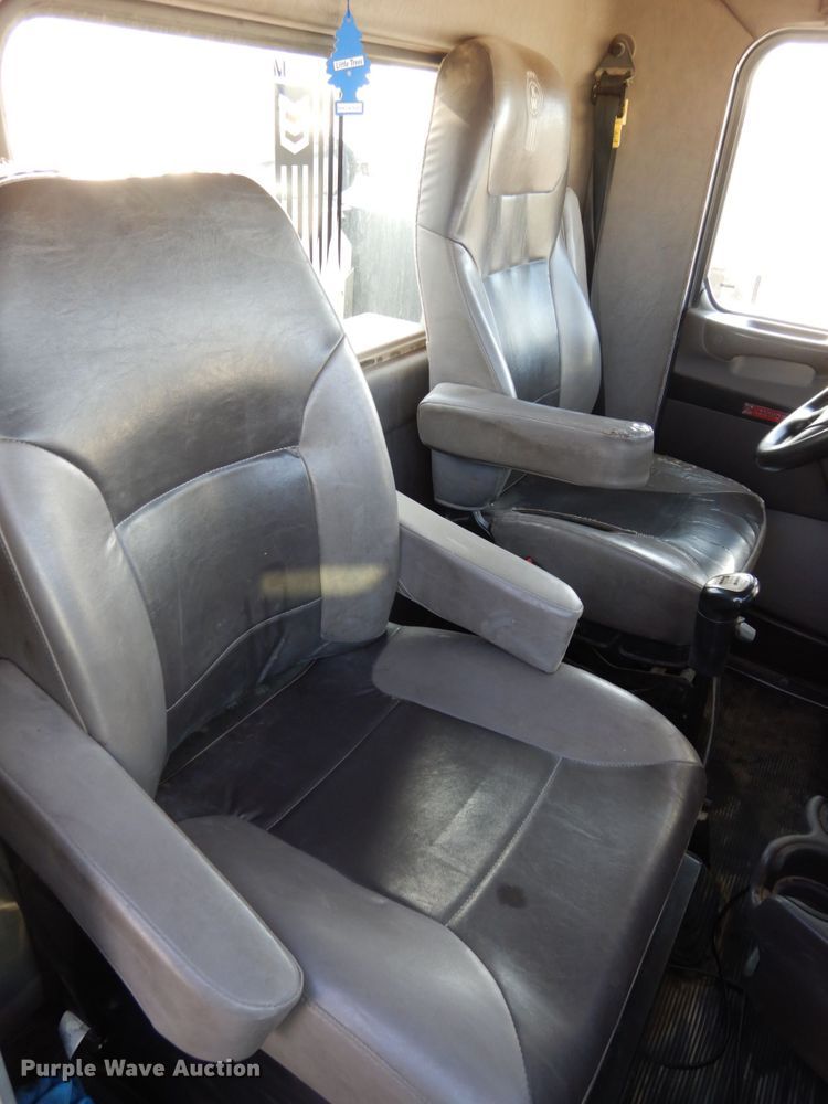 image for item DJ5775 2014 Kenworth T370  service truck