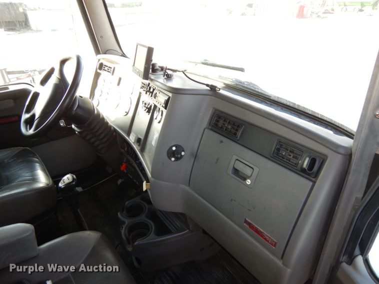 image for item DJ5775 2014 Kenworth T370  service truck