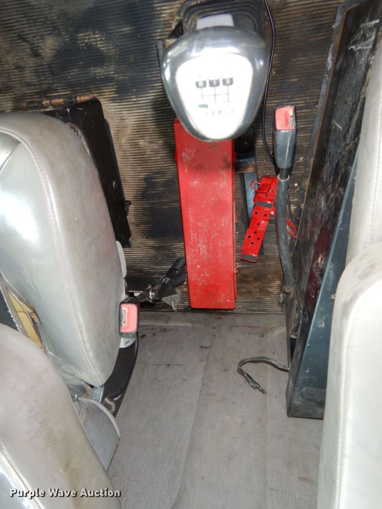 image for item DJ5775 2014 Kenworth T370  service truck