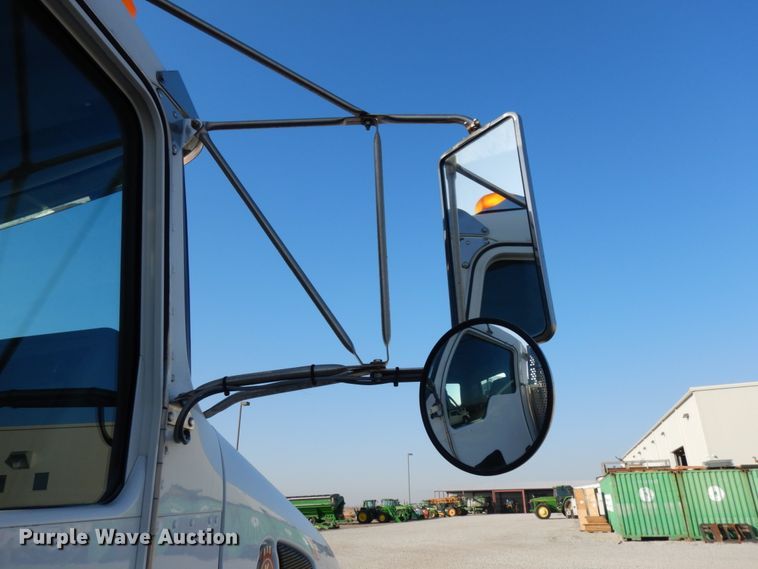 image for item DJ5775 2014 Kenworth T370  service truck