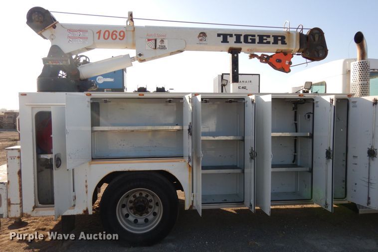 image for item DJ5775 2014 Kenworth T370  service truck