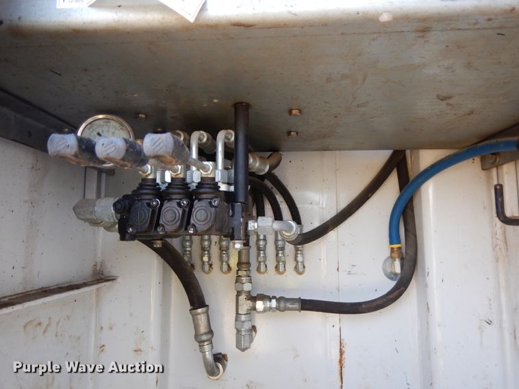 image for item DJ5775 2014 Kenworth T370  service truck