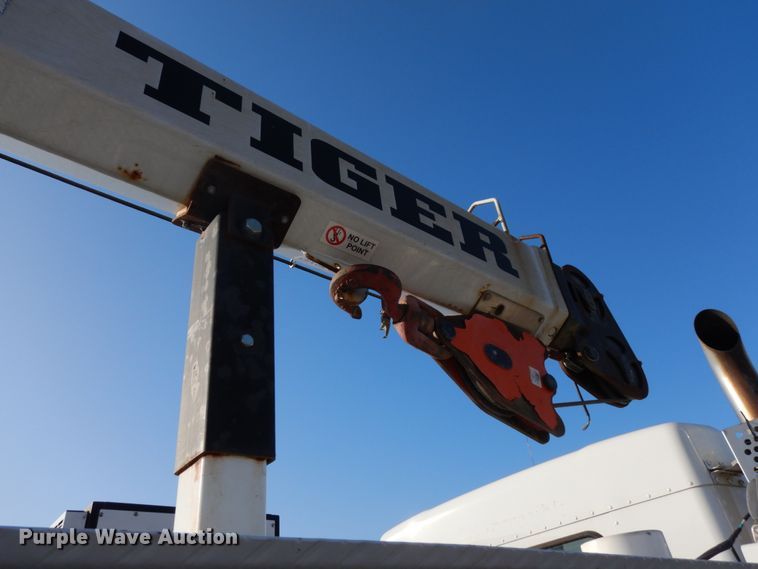 image for item DJ5775 2014 Kenworth T370  service truck