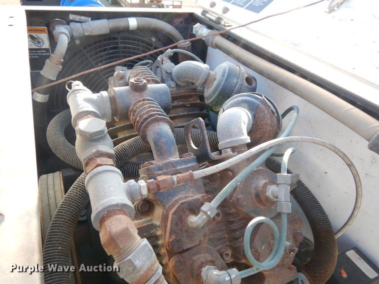 image for item DJ5775 2014 Kenworth T370  service truck