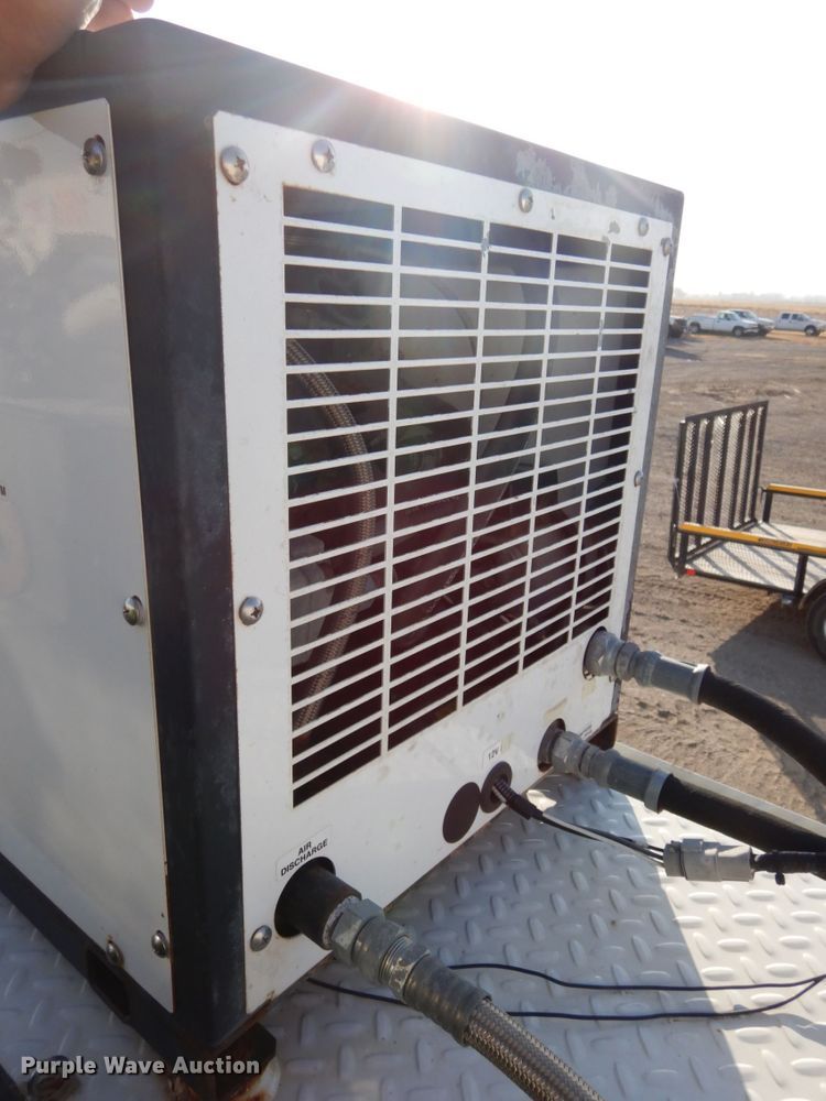 image for item DJ5775 2014 Kenworth T370  service truck