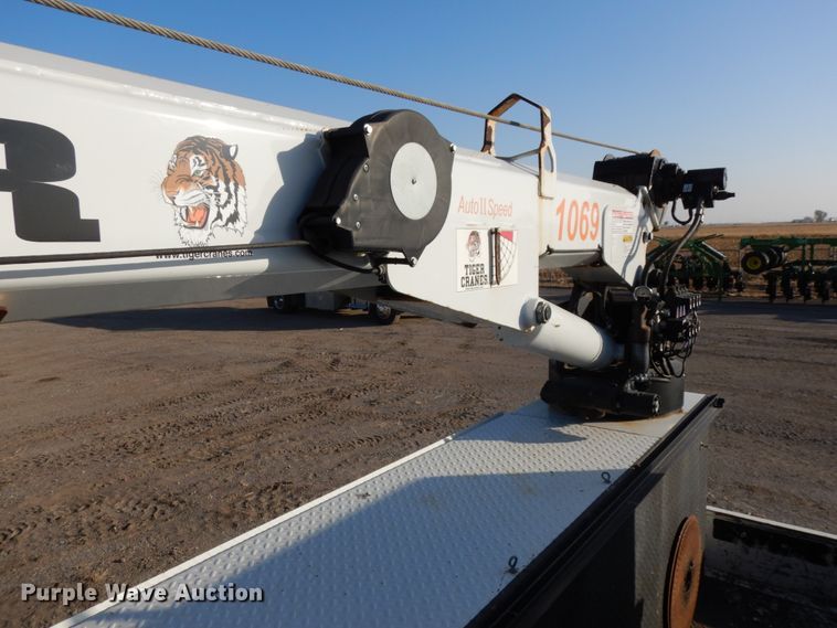 image for item DJ5775 2014 Kenworth T370  service truck