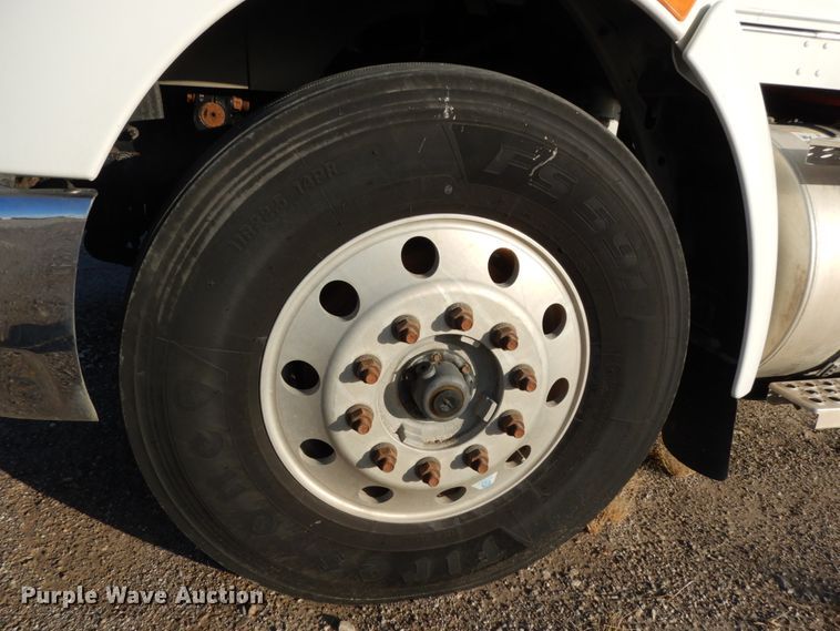 image for item DJ5775 2014 Kenworth T370  service truck