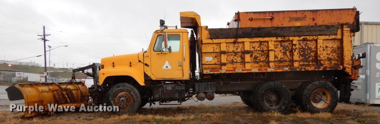 image for item DJ5789 1985 International F2554  dump truck