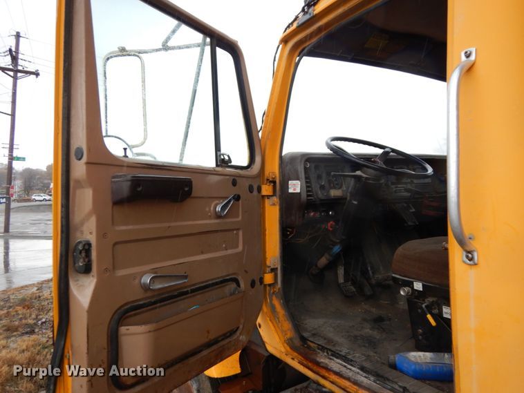 image for item DJ5789 1985 International F2554  dump truck