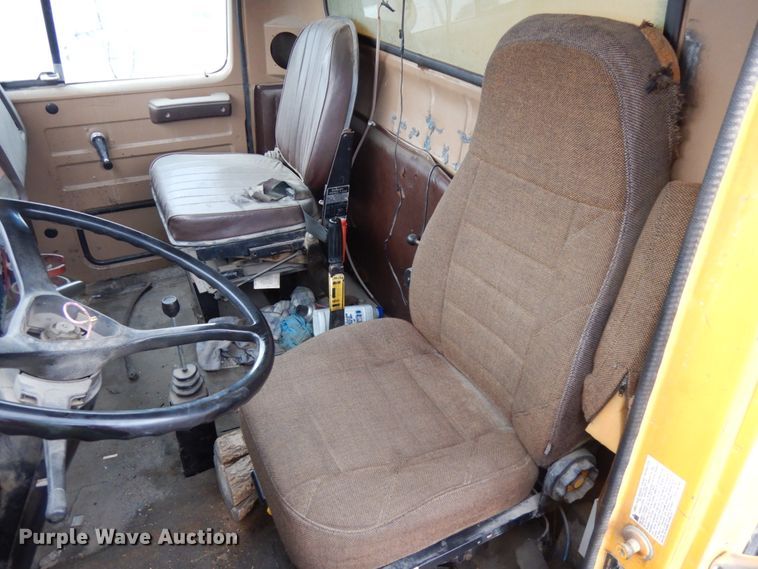 image for item DJ5789 1985 International F2554  dump truck